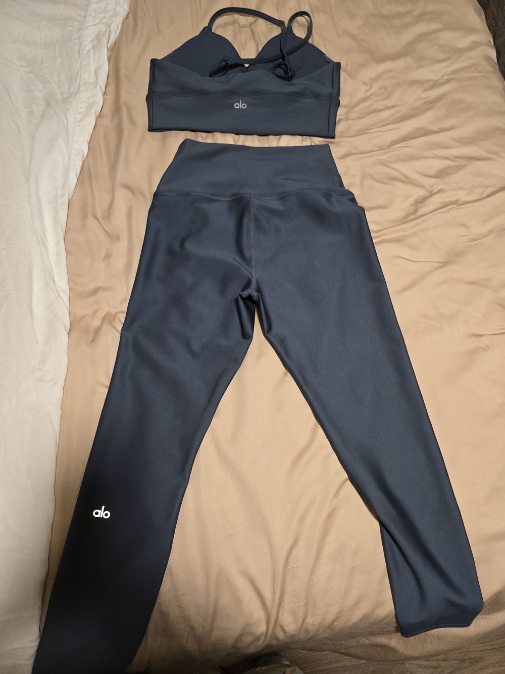 ALO Yoga gray active top with beige logo